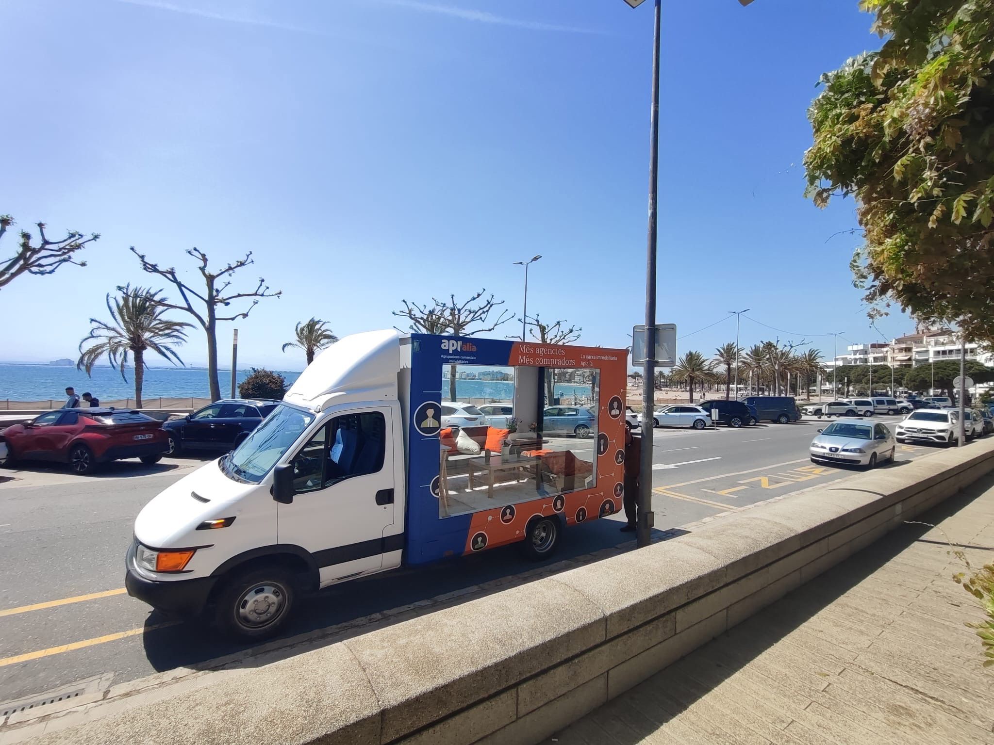 Camión Apialia en el paseo marítimo